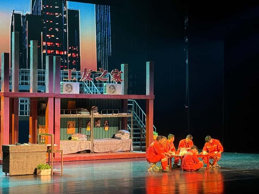 話(huà)劇《地鐵六號(hào)線(xiàn)》在北京二七劇場(chǎng)上演